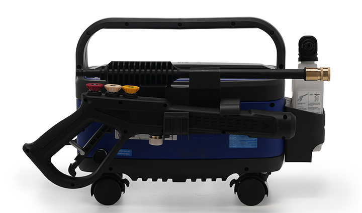 COMPACT WHEELED DESIGN